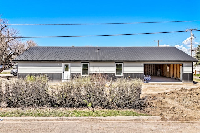 1503 3rd Ave NW, Great Falls, MT 59404 - view of front of house with metal roof