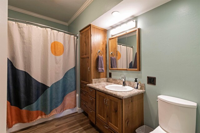full bathroom featuring crown molding, wood finished floors, vanity, toilet, and a shower with shower curtain