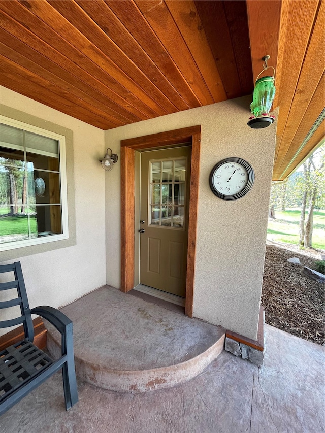 property entrance featuring stucco siding