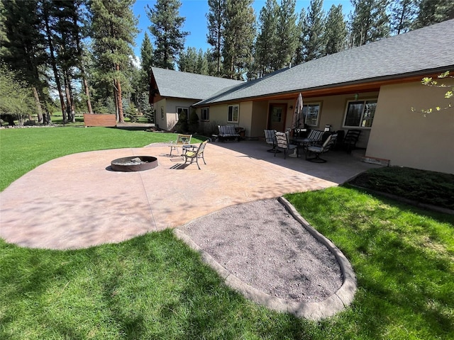view of patio featuring a fire pit