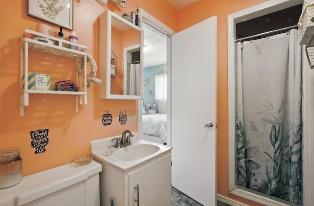 full bath featuring vanity, curtained shower, and toilet