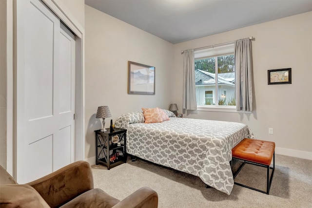 bedroom featuring baseboards, carpet, and a closet