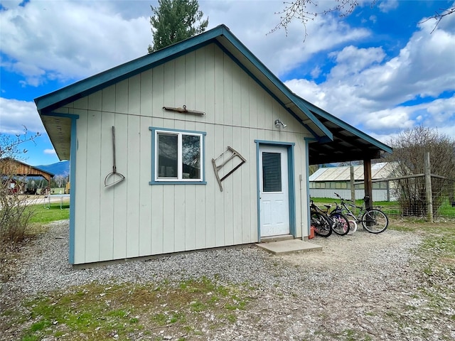 view of outdoor structure with an outdoor structure