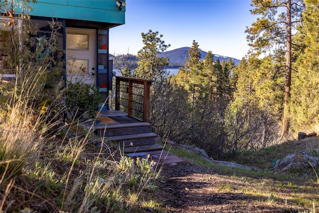 view of side of property featuring a mountain view