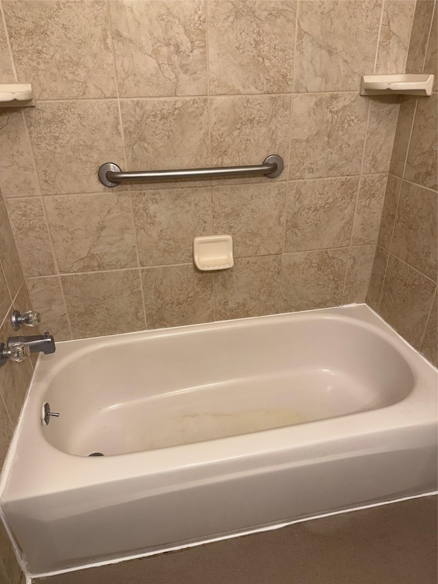 bathroom featuring a bathtub