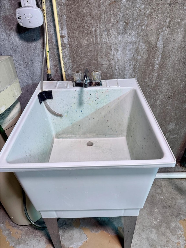 room details featuring a sink