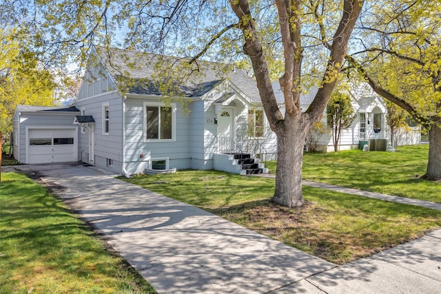 view of front facade featuring a garage, a front lawn, roof with shingles, and driveway