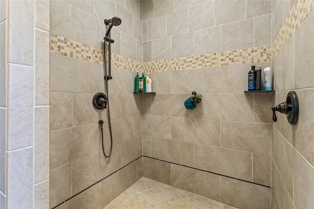 full bath with tiled shower