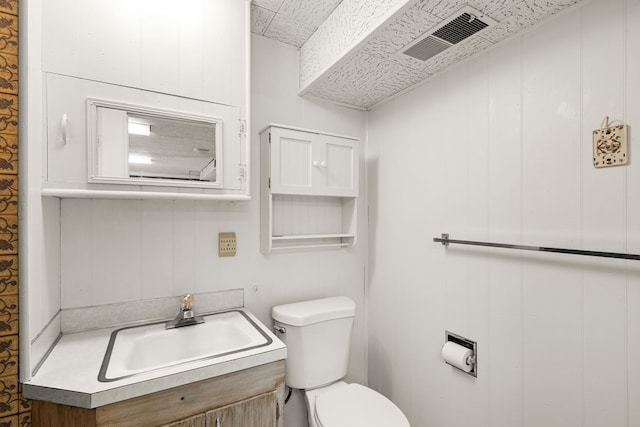 416 Riverview Dr E, Great Falls, MT 59404 - half bathroom featuring toilet, visible vents, and vanity