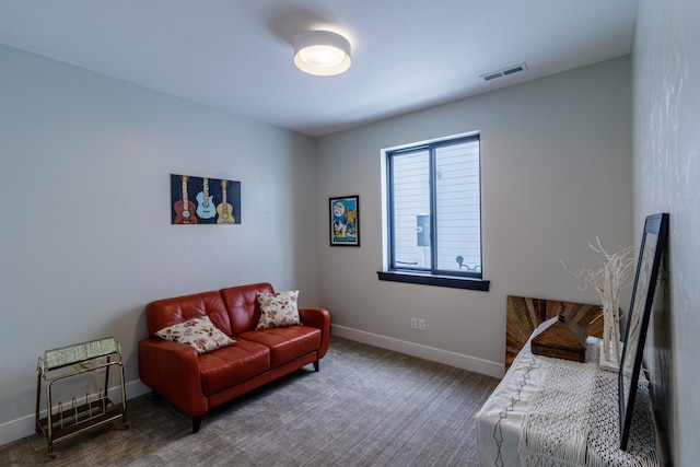 living area featuring visible vents, carpet, and baseboards