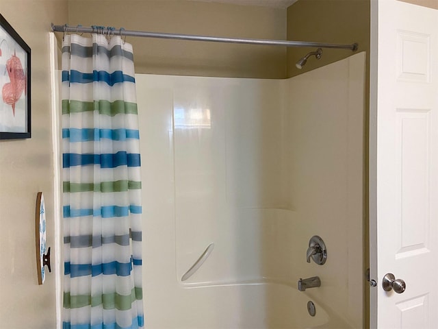 329 35th Ave NE, Great Falls, MT 59404 - bathroom with shower / tub combo with curtain
