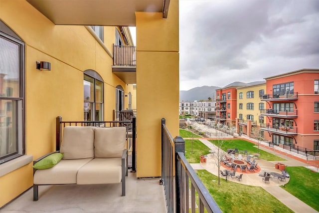 balcony featuring a mountain view and an outdoor hangout area