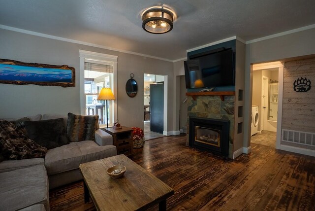 617 N 5th St, Hamilton, MT 59840 - bedroom featuring a textured ceiling, lofted ceiling, baseboards, light colored carpet, and a ceiling fan