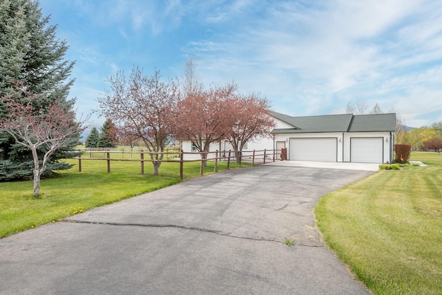 view of front of property featuring a front lawn and fence