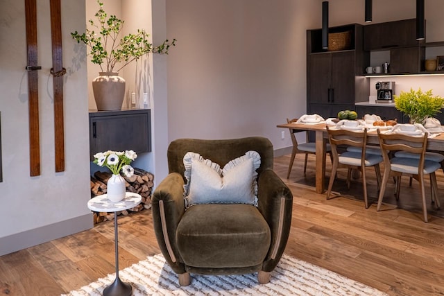 living area featuring light wood-type flooring and baseboards