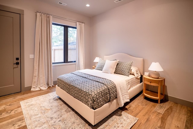 bedroom featuring recessed lighting, baseboards, visible vents, and light wood-type flooring