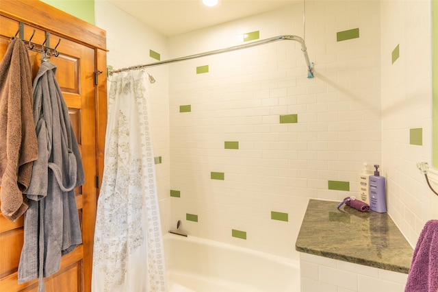 bathroom featuring shower / bathtub combination with curtain