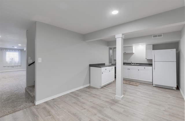 208 40th Ave NE, Great Falls, MT 59404 - kitchen featuring visible vents, freestanding refrigerator, dark countertops, baseboards, and recessed lighting