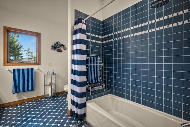 full bathroom with toilet, baseboards, and shower / tub combo with curtain