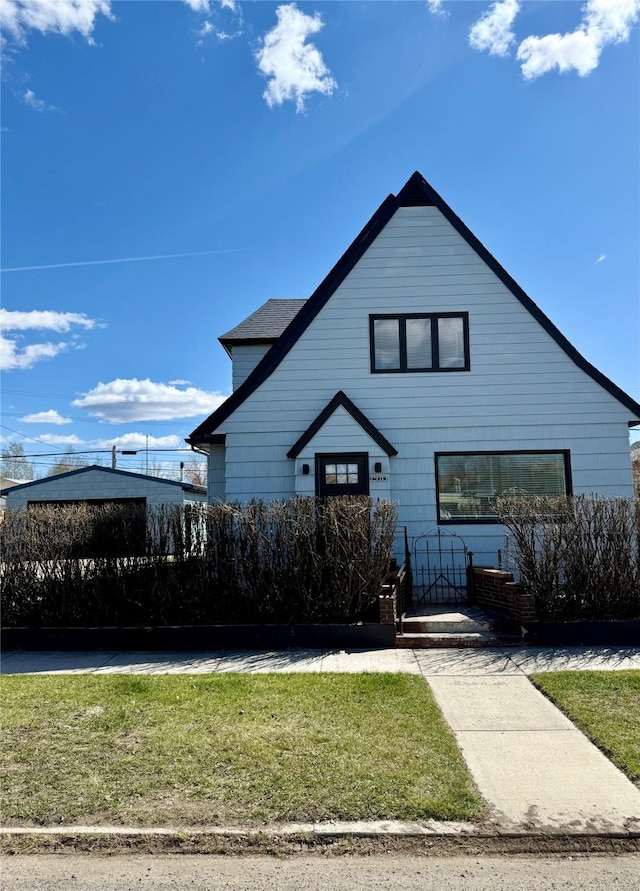 bungalow-style house featuring a front lawn
