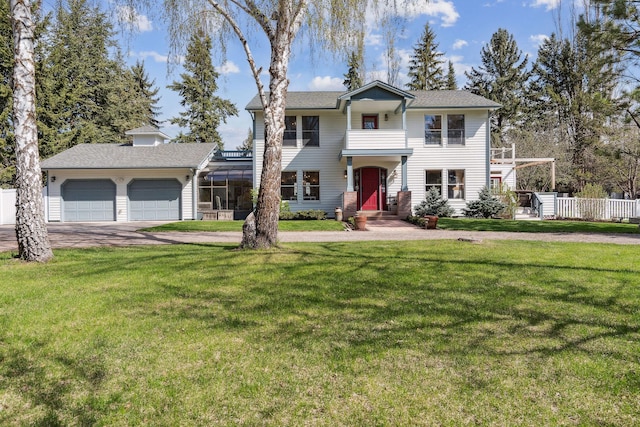 view of front facade featuring a garage, a front lawn, fence, and driveway