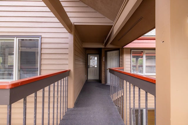 property entrance featuring a balcony