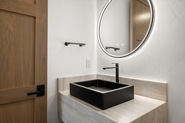 bathroom featuring a sink