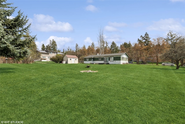 view of yard featuring a storage unit and an outdoor structure