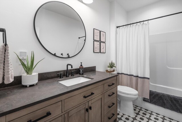 bathroom with toilet, curtained shower, and vanity