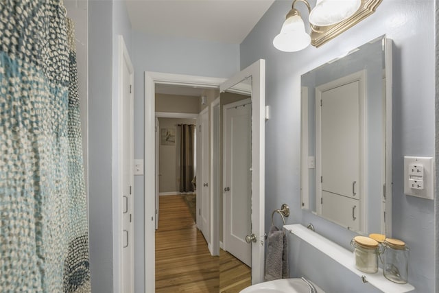 2908 6th Ave S, Great Falls, MT 59405 - full bath with wood finished floors