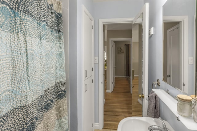 2908 6th Ave S, Great Falls, MT 59405 - bathroom featuring baseboards, a shower with shower curtain, and wood finished floors