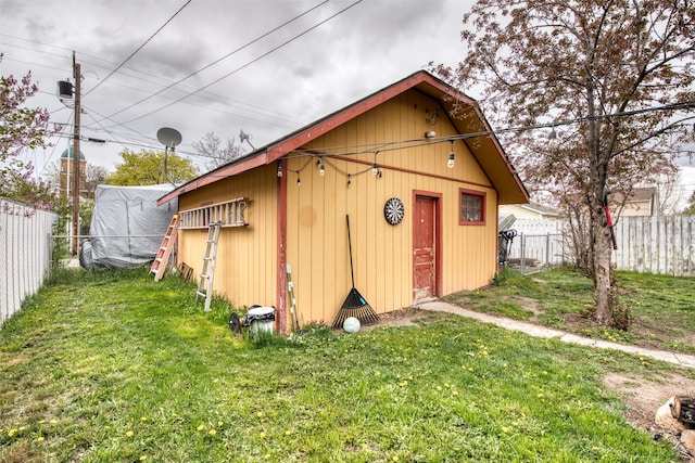 308 S 4th St, Hamilton, MT 59840 - view of outdoor structure featuring a fenced backyard