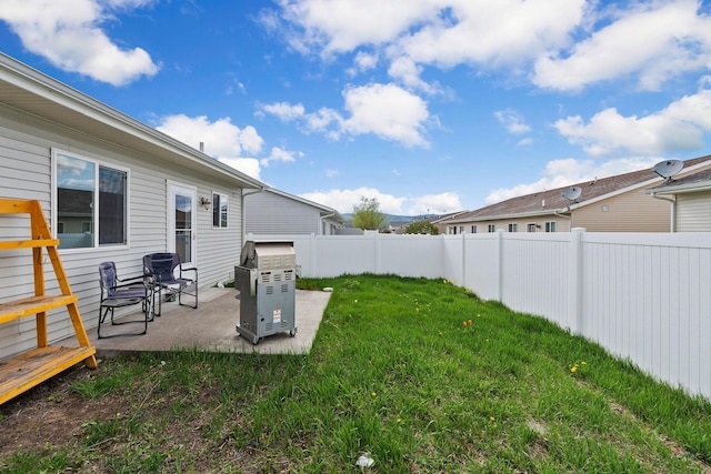 view of yard featuring a fenced backyard and a patio area