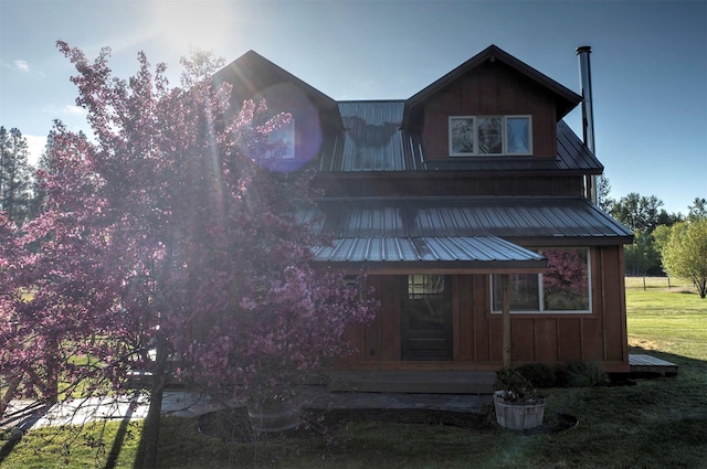 85 Martin Ln, Florence, MT 59833 - view of front facade featuring metal roof, a front yard, and a porch
