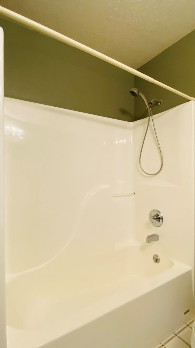 full bath with shower / tub combination