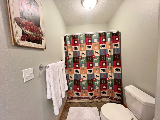 107 Crescent Lndg, Polson, MT 59860 - full bathroom featuring toilet, a textured ceiling, and a shower with shower curtain