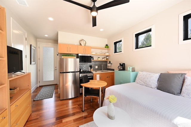 2 Mahonia Ct, Plains, MT 59859 - bedroom featuring a sink, wood finished floors, freestanding refrigerator, visible vents, and recessed lighting