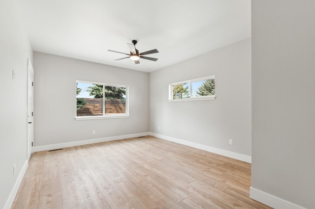 unfurnished room featuring light wood-style flooring, baseboards, and ceiling fan