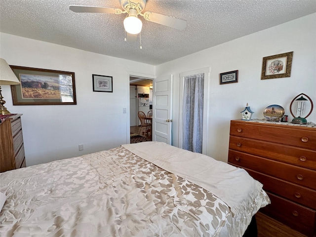 bedroom featuring a ceiling fan and a textured ceiling