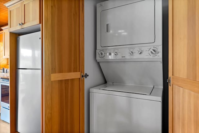 662 S Foys Lake Dr, Kalispell, MT 59901 - laundry room with estacked washer and dryer