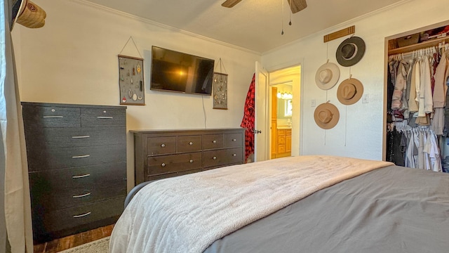 bedroom with crown molding, a closet, and ceiling fan