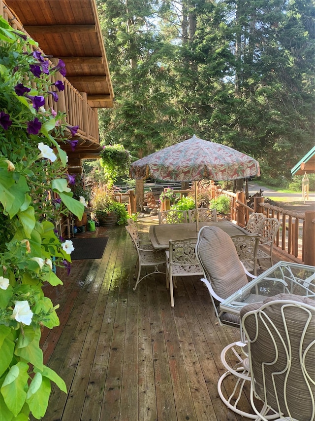deck featuring outdoor dining area