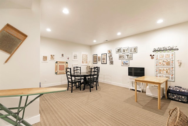 dining area with light colored carpet, baseboards, and recessed lighting