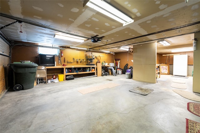 4420 7th Ave S, Great Falls, MT 59405 - garage featuring a workshop area