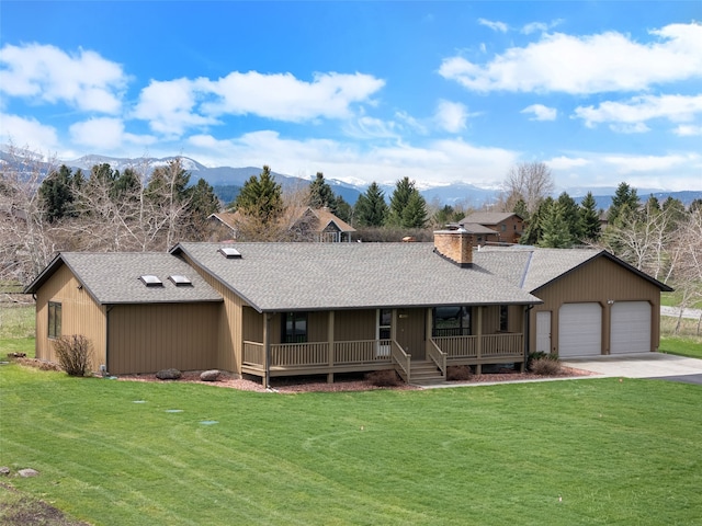 6280 Alamosa Ln, Bozeman, MT 59718 - ranch-style home featuring a front yard, a porch, roof with shingles, and driveway