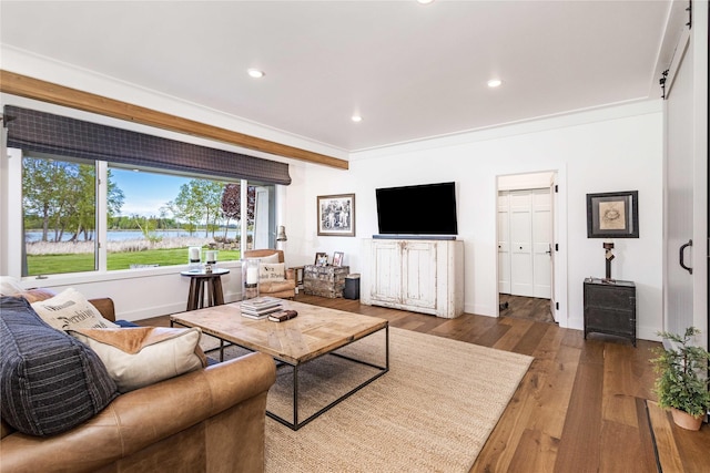 living area with wood finished floors, baseboards, and recessed lighting