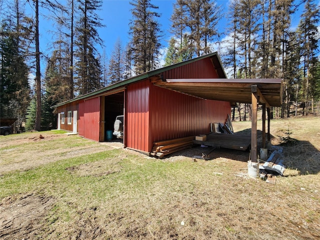 view of pole building featuring a lawn and a carport