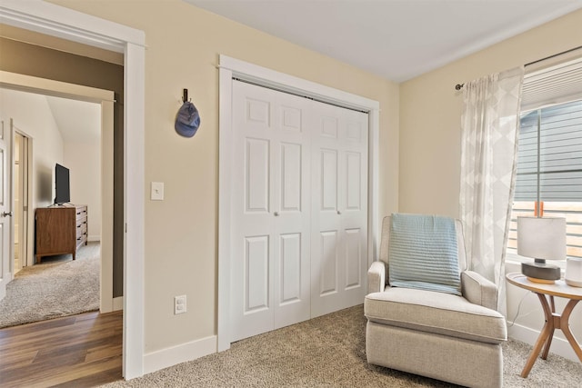 sitting room with baseboards