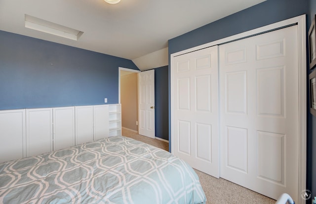 710 Joslyn St, Helena, MT 59601 - bedroom featuring light colored carpet, vaulted ceiling, and a closet