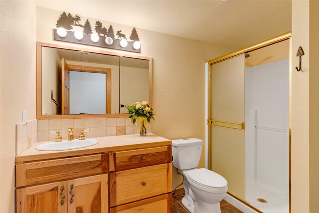 303 Wyant Ln, Hamilton, MT 59840 - full bath featuring a stall shower, tasteful backsplash, and toilet